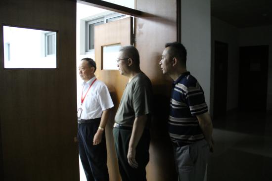 老总和学生_老总和秘书在办公室里